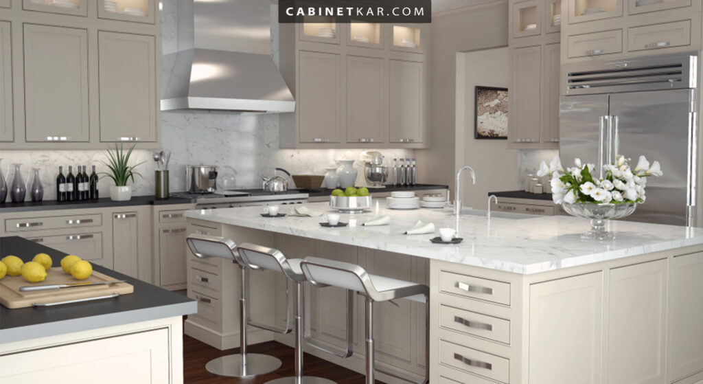 کابینت آشپزخانه های یو شکل فضای زیادی برای ذخیره سازی و سطح کار فراهم می کنند.